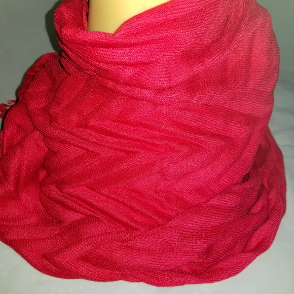 Dress Barn Chevron Pleated Scarf - Picture 4 of 6